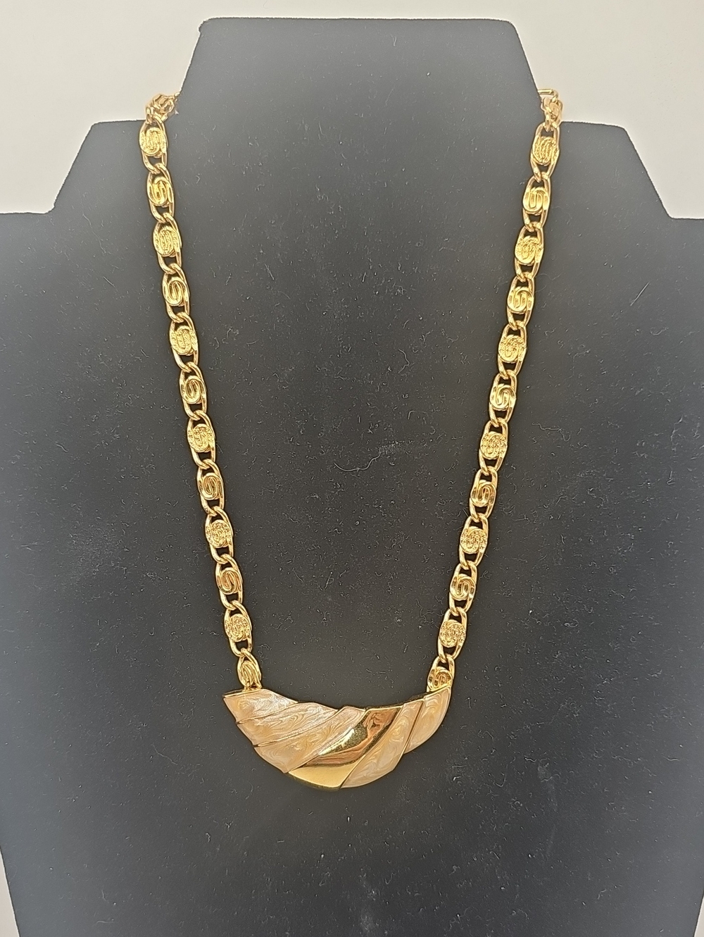 Gold-Tone Pendant Necklace. Lays Nice On Neck. - Women Jewelry